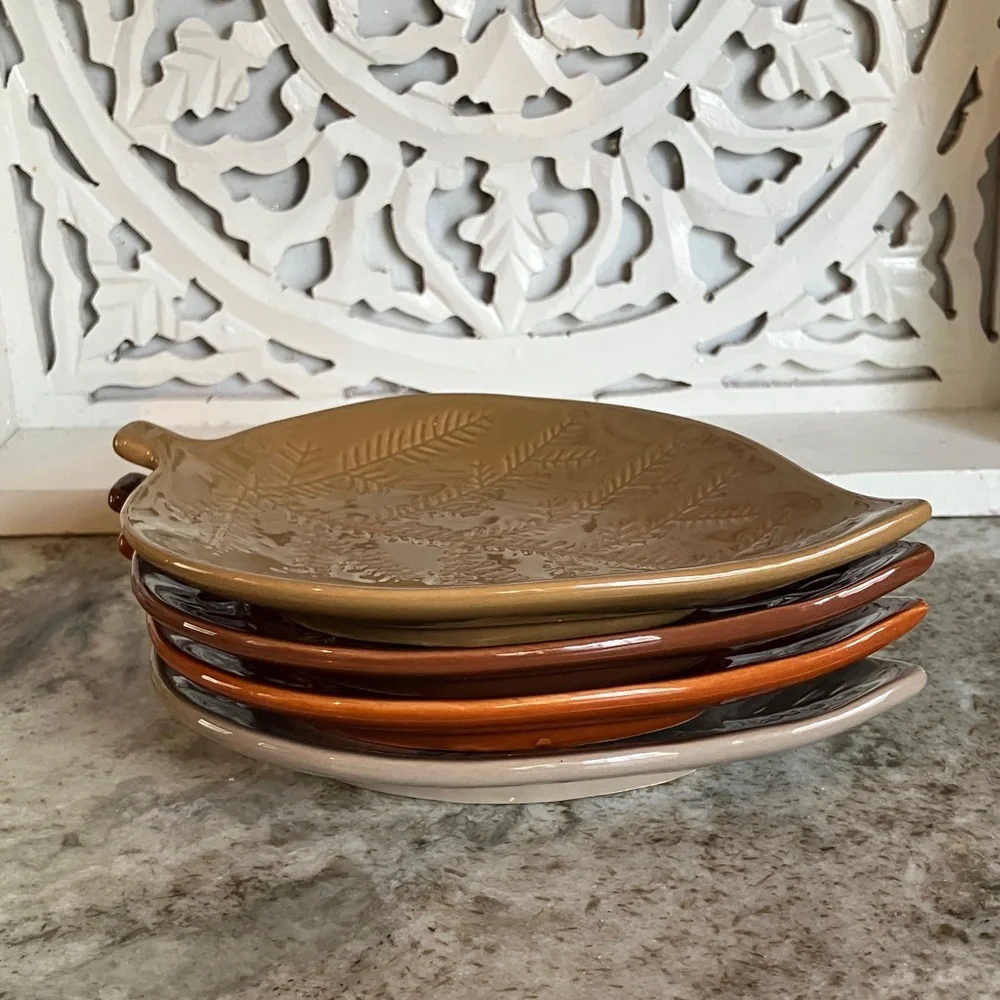 Crate & Barrel Autunno Appetizer Plates--Leaf Shaped Set of 4